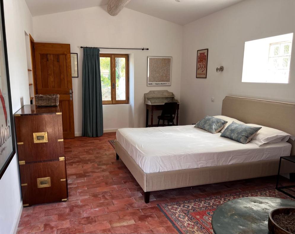 Montjustin Bergerie Bed & Breakfast エクステリア 写真
