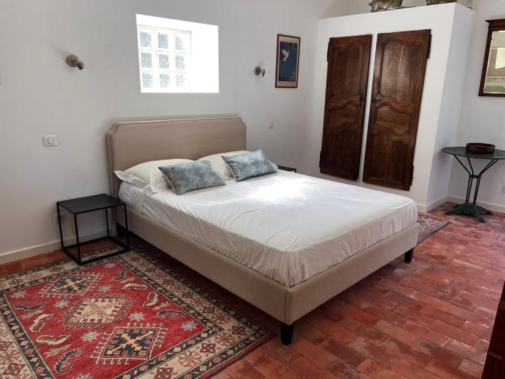 Montjustin Bergerie Bed & Breakfast エクステリア 写真